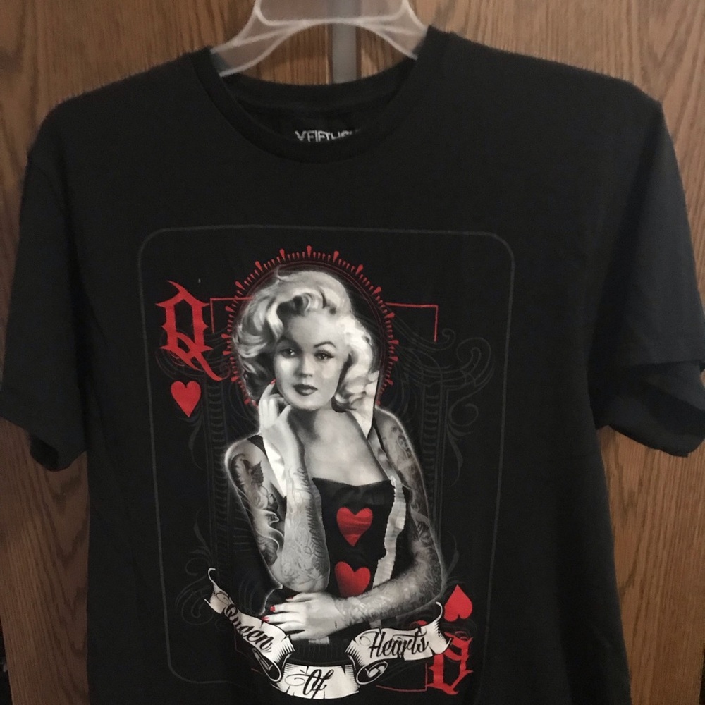 Queen of hearts t-shirt